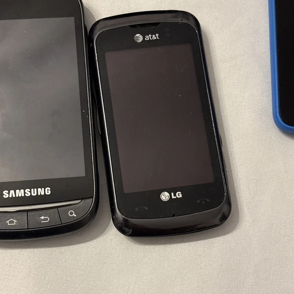 Lot Of Smart & Flip Phones, Untested, Parts / Repair, Mixed Brands & Models